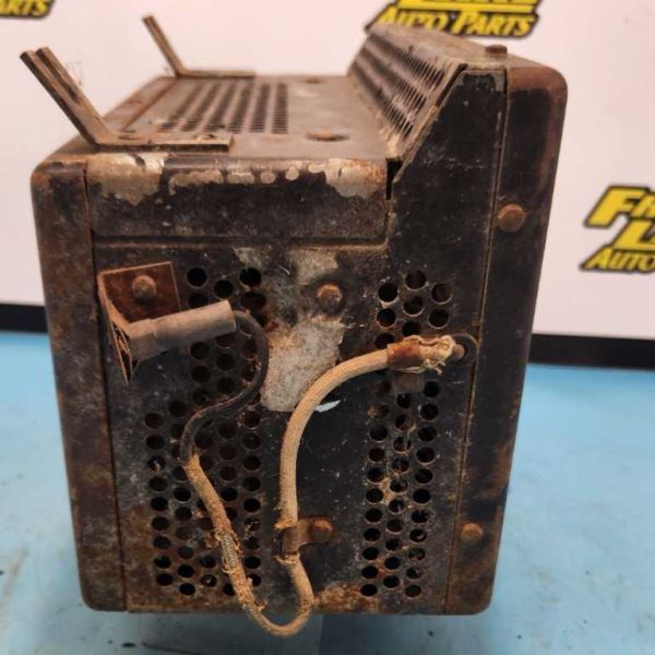 AM/PB RADIO “PA393607” FITS 1948 PACKARD “UNTESTED” 1081604