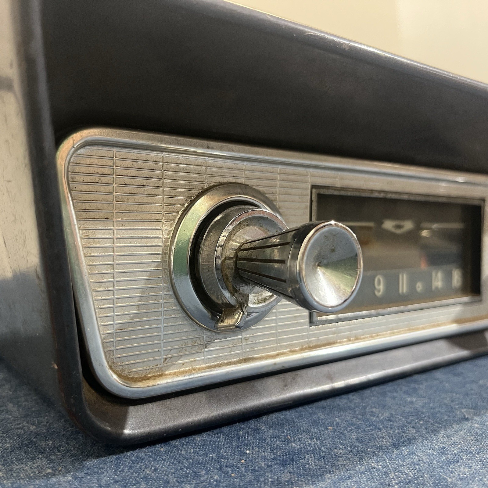 Untested Original Chevy Corvair Chevrolet AM Radio GM Delco w Knobs