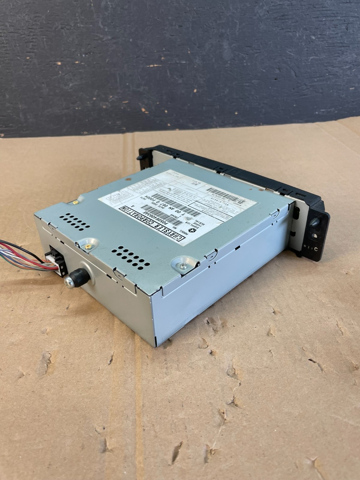 2008 to 2012 Chrysler Town Country DVD Player Receiver OEM ad5942 DG
