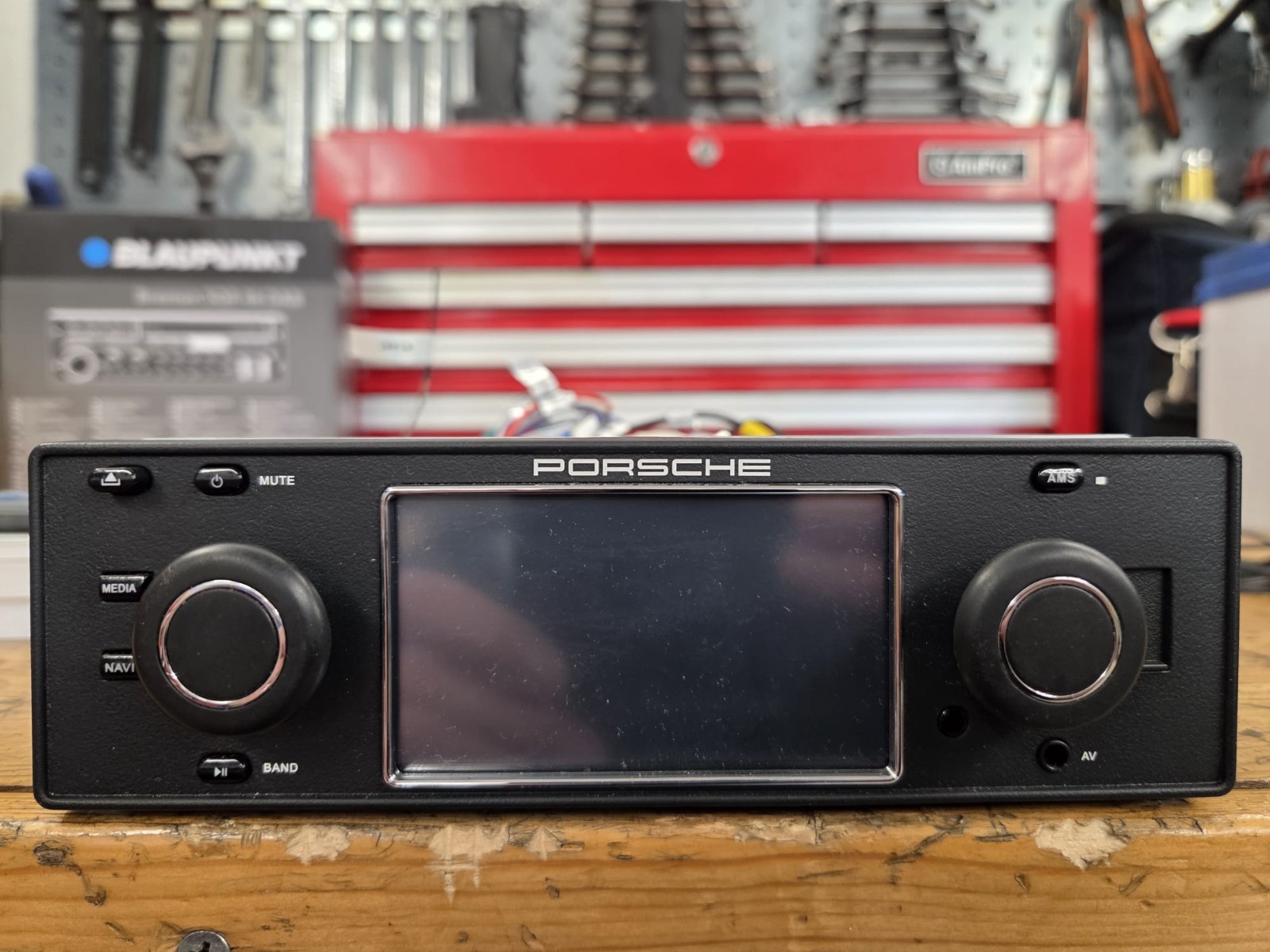 Porsche Classic Communication Management PCCM 1-DIN Radio – 91164519100 – Mint C