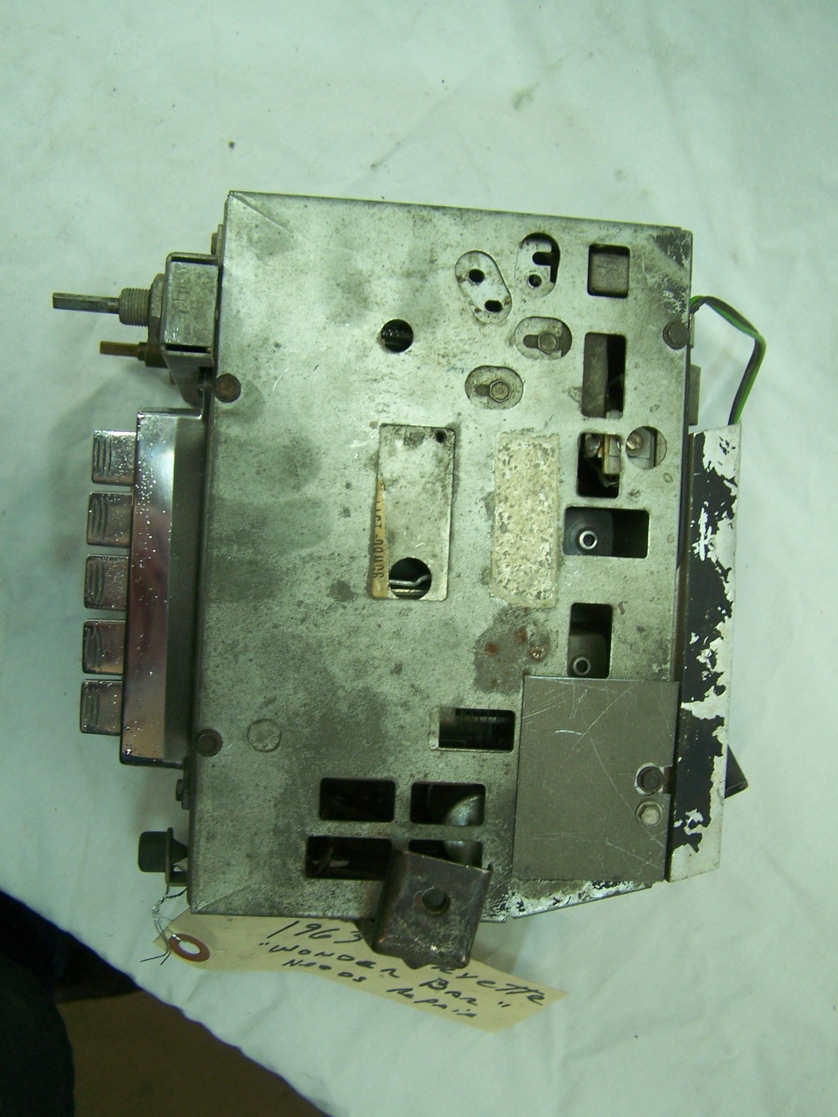 Corvette 1963 AM Wonder Bar Radio in Unknown Working Condition