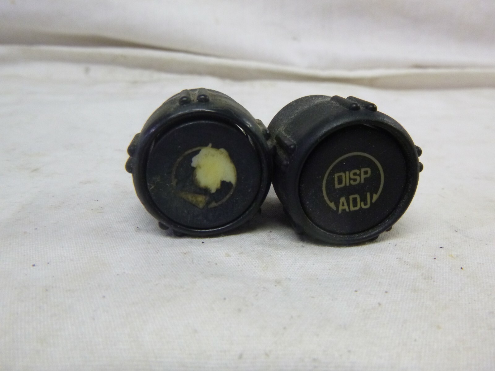 05 06 Chevrolet Equinox Radio Cd Knob Set 15850246 AXW32