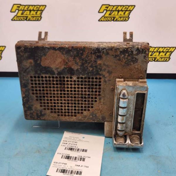 AM/PB RADIO “PA393607” FITS 1948 PACKARD “UNTESTED” 1081604