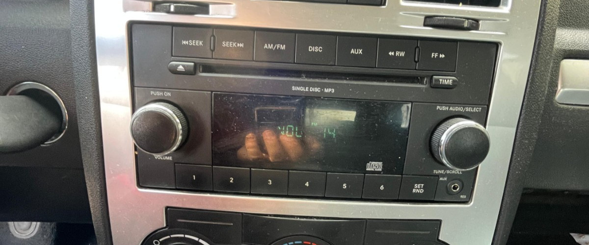 2010 CHRYSLER 300 DODGE RAM AM FM CD PLAYER AUX RADIO RECEIVER P05091111AC OEM
