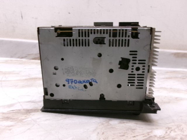 04858556AD 92-01 Dodge Ram Dakota Cherokee Wrangler Stereo Cassette Radio Player