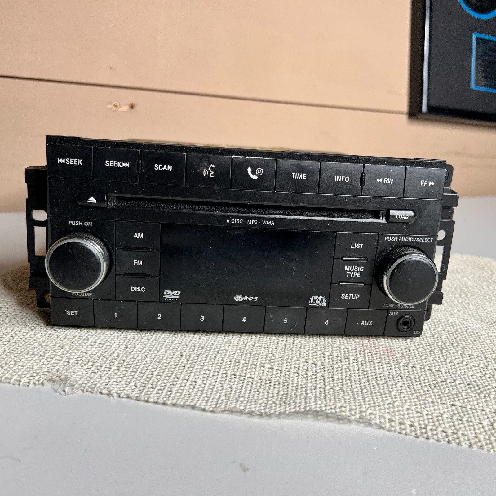 OEM Chrysler Dodge Jeep 6-Disc CD DVD MP3 Radio RDS REN N18 05979Z03 – UNTESTED
