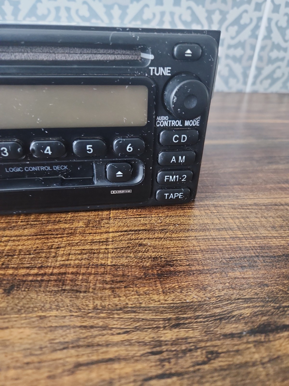 2001: Toyota RAV4 – AM/FM Radio Receiver CD Player Cassette – A56818 86120-42040