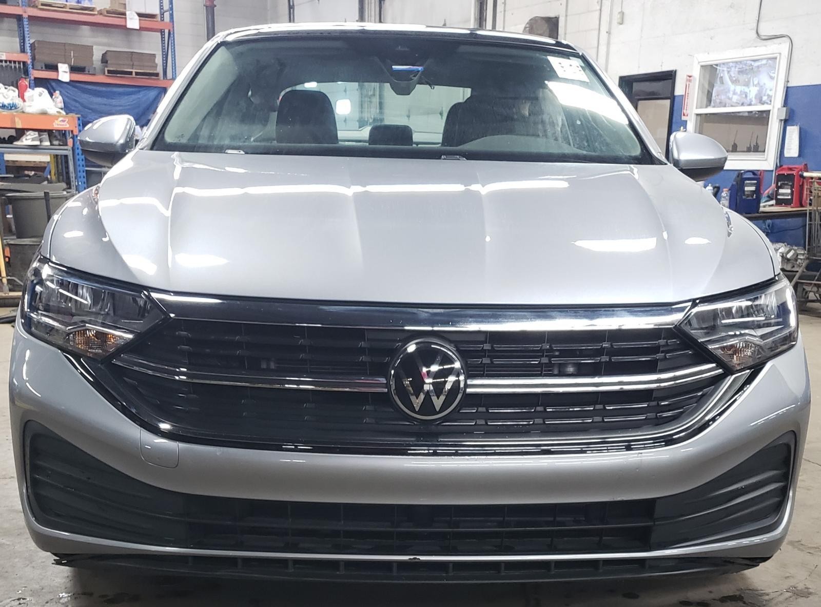 23 24 JETTA Radi Display and Controls, (8.0″ screen), w/navigation option