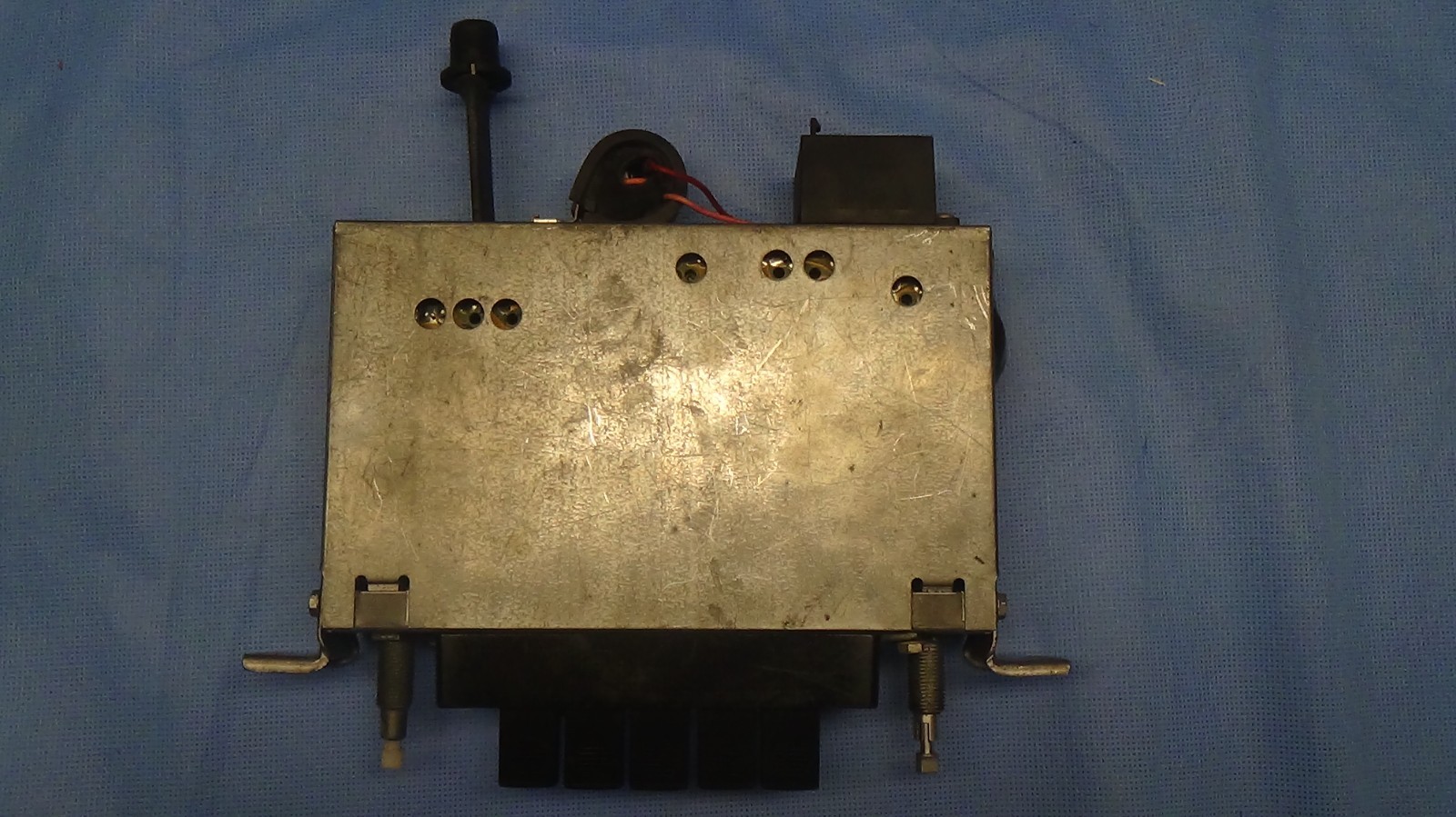 VW VOLKSWAGEN AM/FM Car Radio VW Part # 175 035 173C Model# VW3110