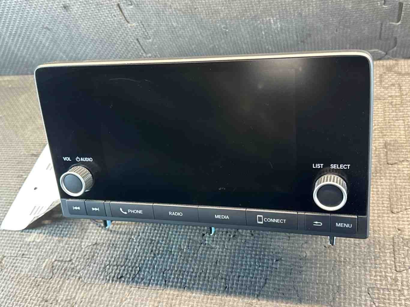22 23 24 HONDA CIVIC 8A100T20A43 display and receiver 7.00″ screen