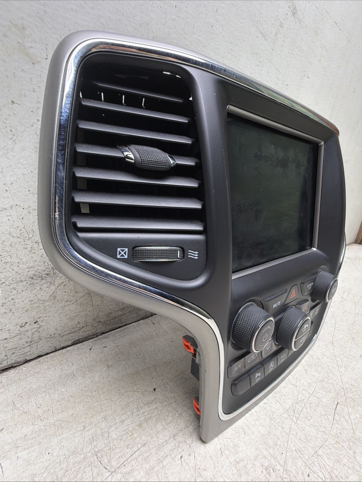 *14-18 JEEP GRAND CHEROKEE VP4 Media Radio Ctr. w/LCD SCREEN 68306656AM OEM L316