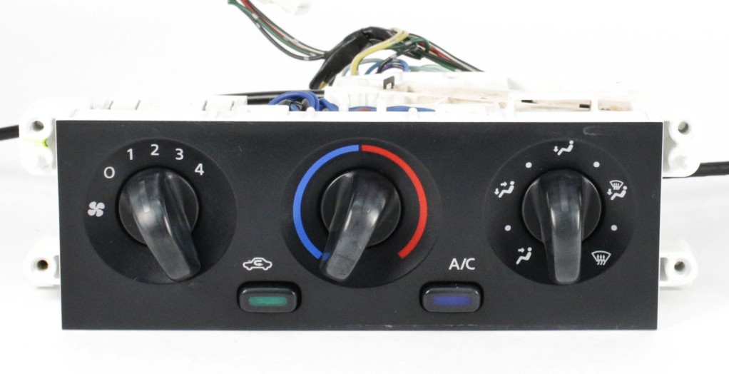 2000 Nissan Xterra Dash-Mounted Manual Temperature Control Panel Part 275107Z111