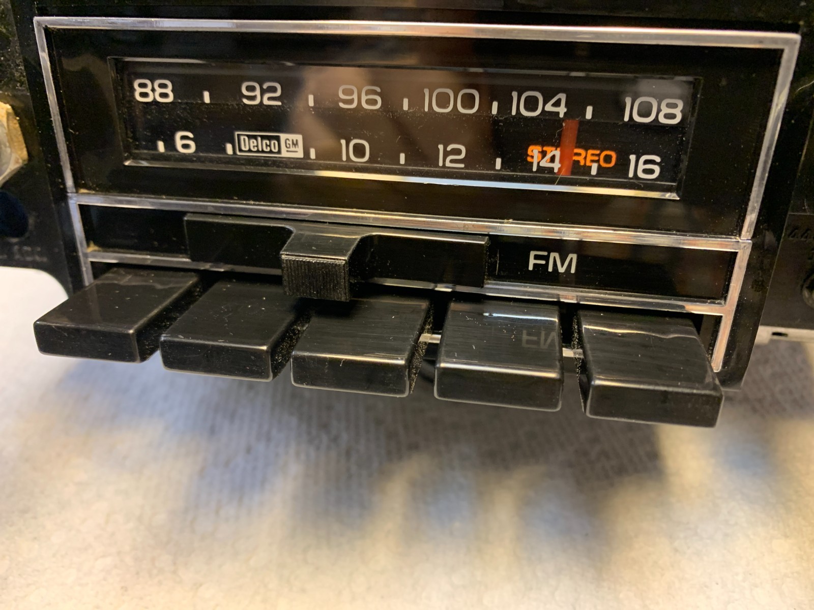 1977 GM Delco Chevy Corvette AM FM Stereo Radio with Knobs 77 RARE One Year