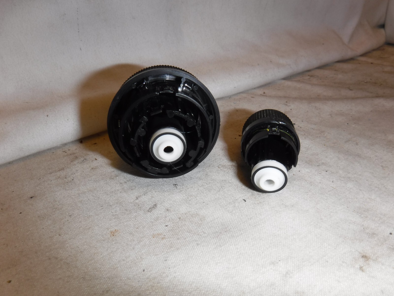 09-12 Chevrolet Traverse Enclave Acadia Radio Cd Knob Set 20935119 MAS10