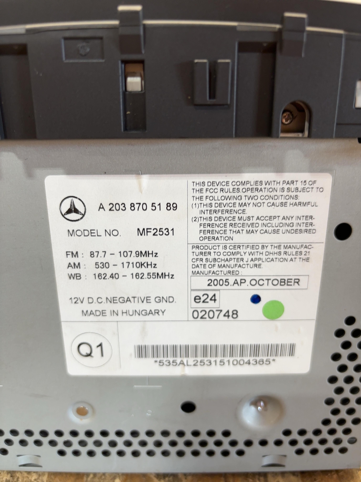 01 02 03 04 05 06 07 MERCEDES C-CLASS Audio & Visual Equip. (radio) 203820258680