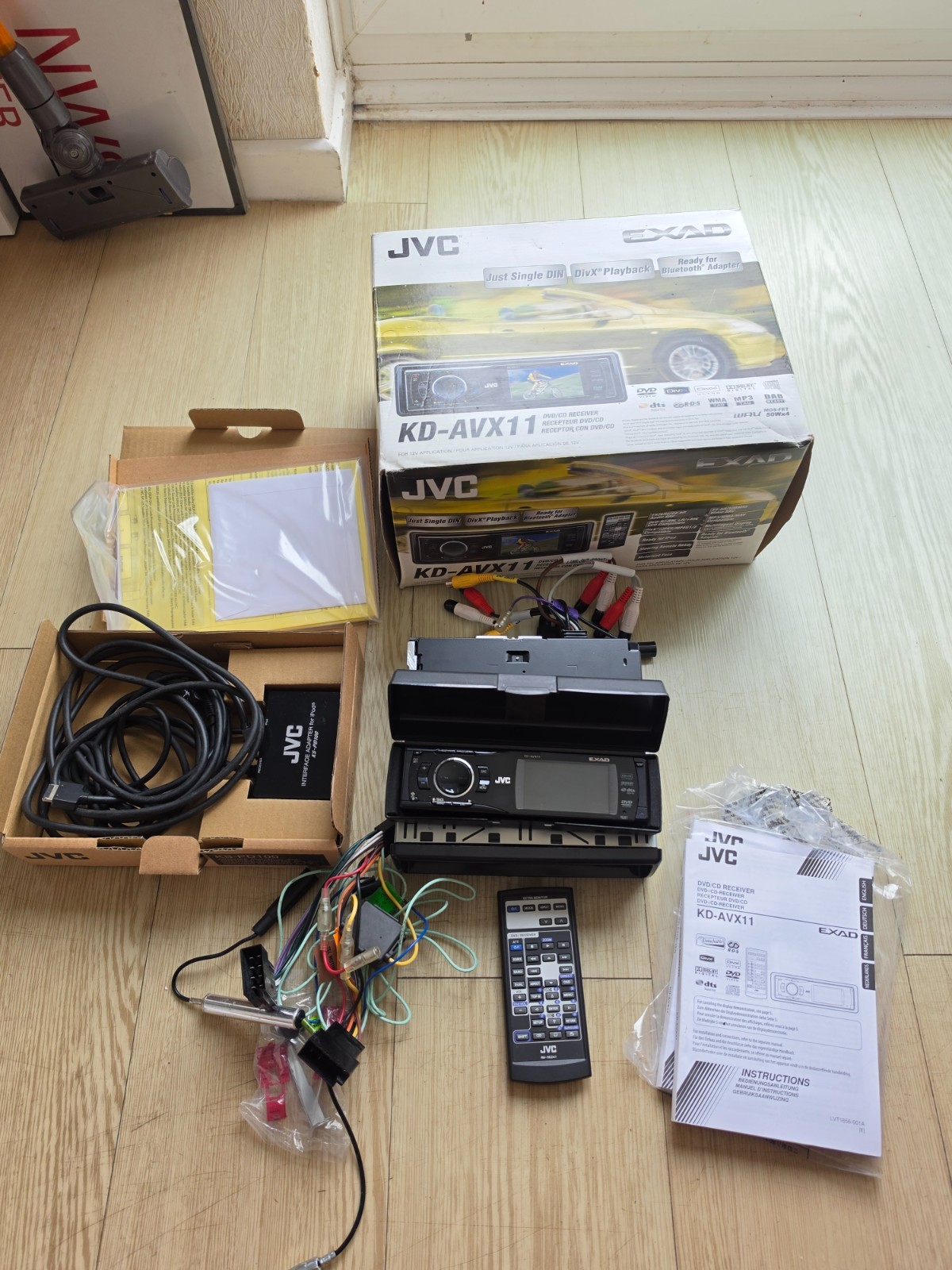 JVC KD-AVX11 DVD/CD Car Stereo Built-In 2.7″ Widescreen Monitor KS-D100 iPod