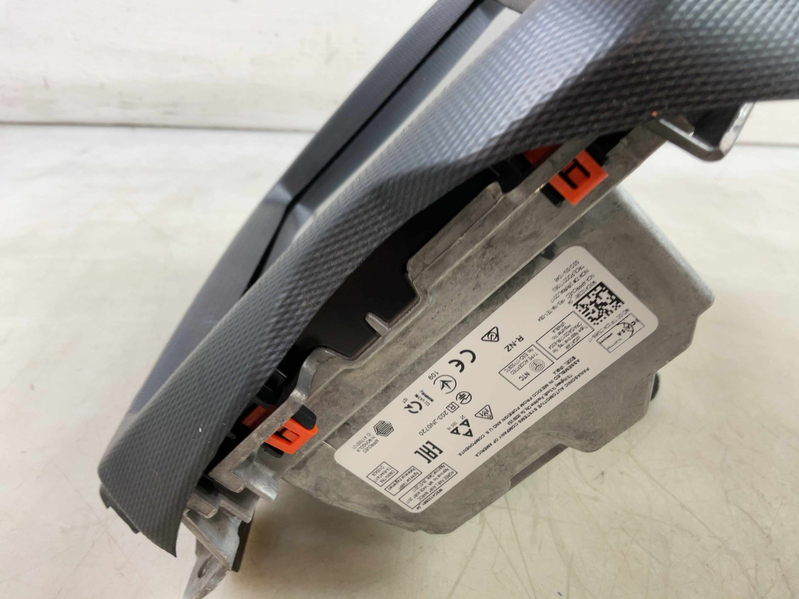 Jeep Wrangler JL OEM 8.4 Touchscreen Radio w Trim Panel 2021-2022 179979
