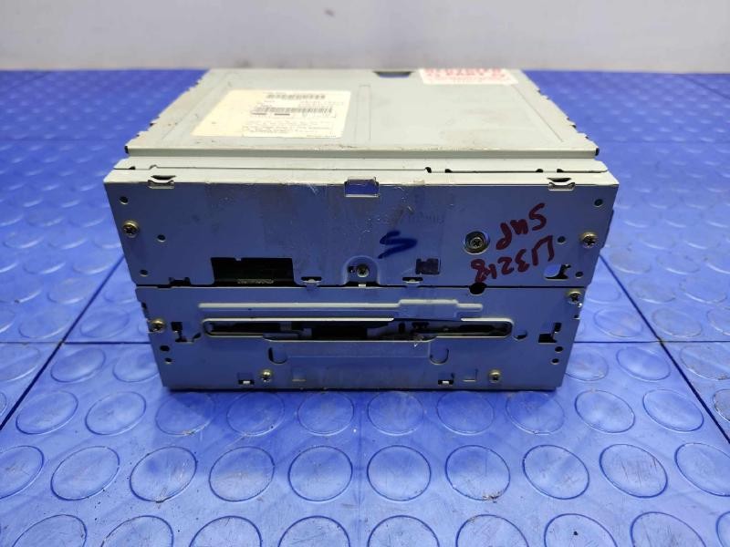 04-05 Nissan Armada Radio Receiver Head Unit AM FM 6-Disc CD OEM 28185-7S512