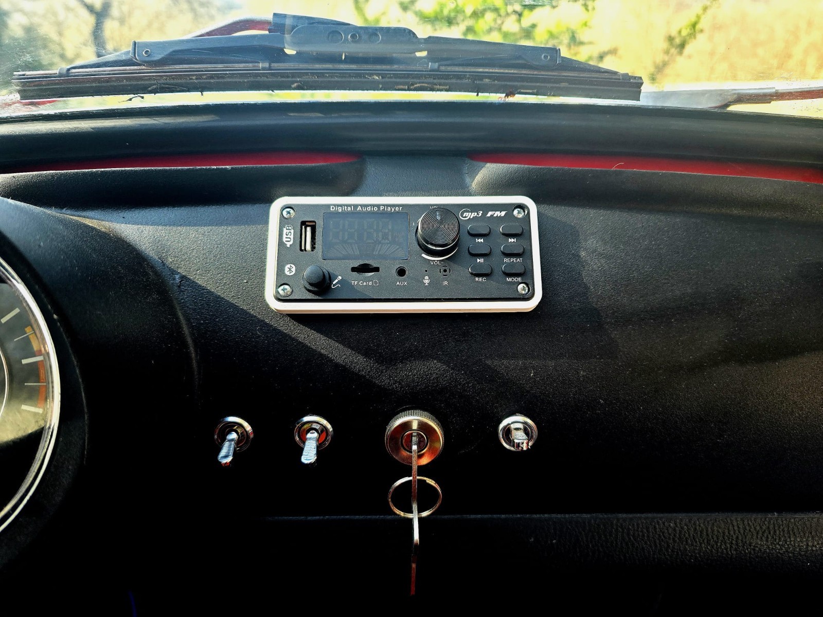 Fiat 500 Era F L R 126 Car Stereo FM Radio Bluetooth USB Handsfree 70W