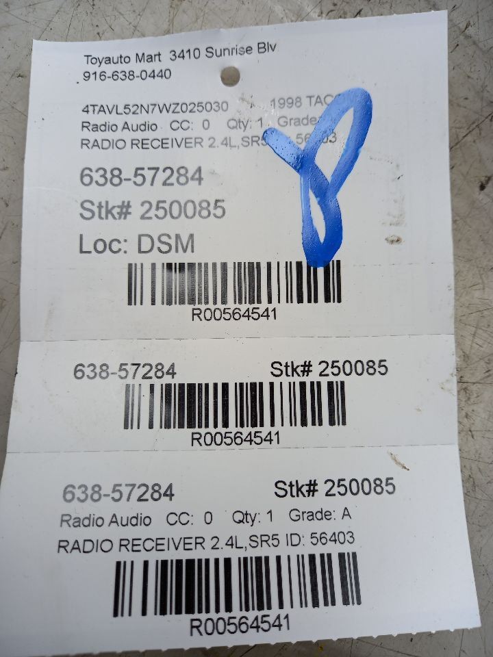 98 99 TOYOTA TACOMA SR5 RADIO RECEIVER WITH CD ID 56403