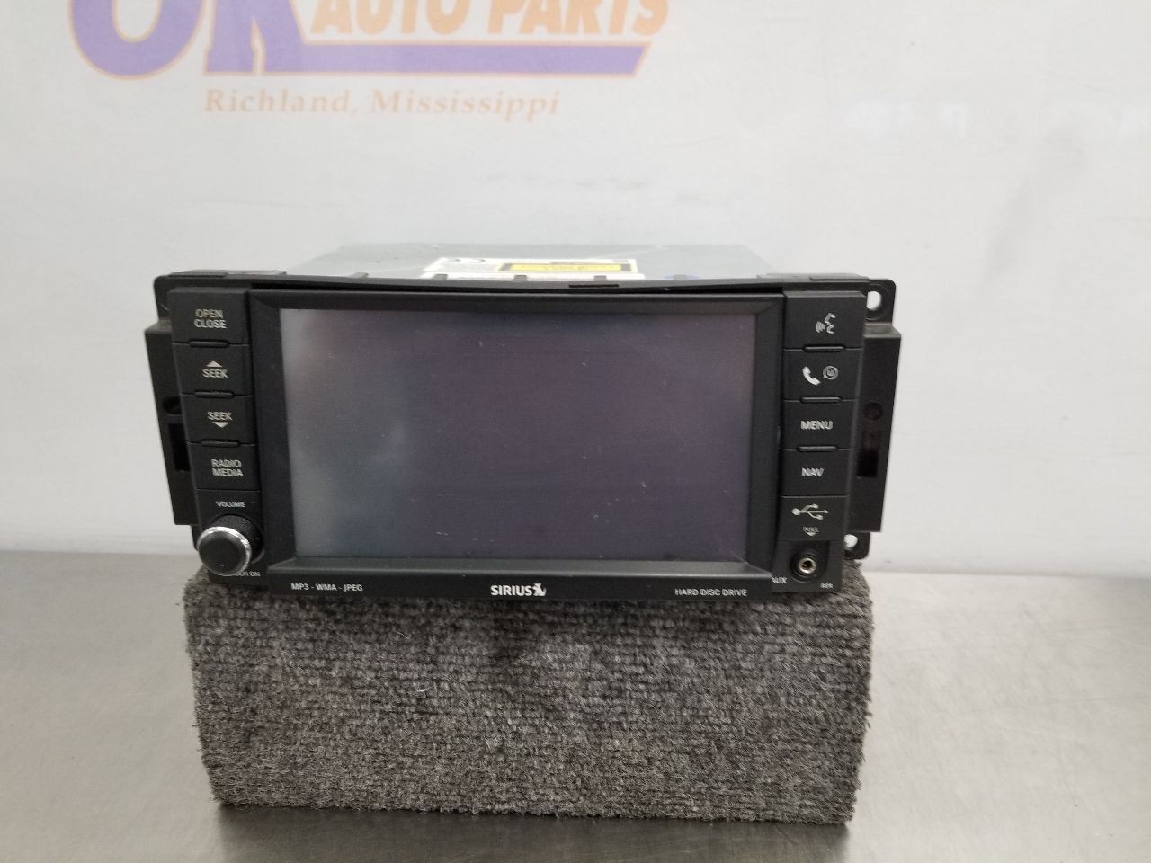 08 DODGE CHARGER SUPER BEE RADIO AUDIO RECEIVER AND DISPLAY ID RER ON FACE PLATE