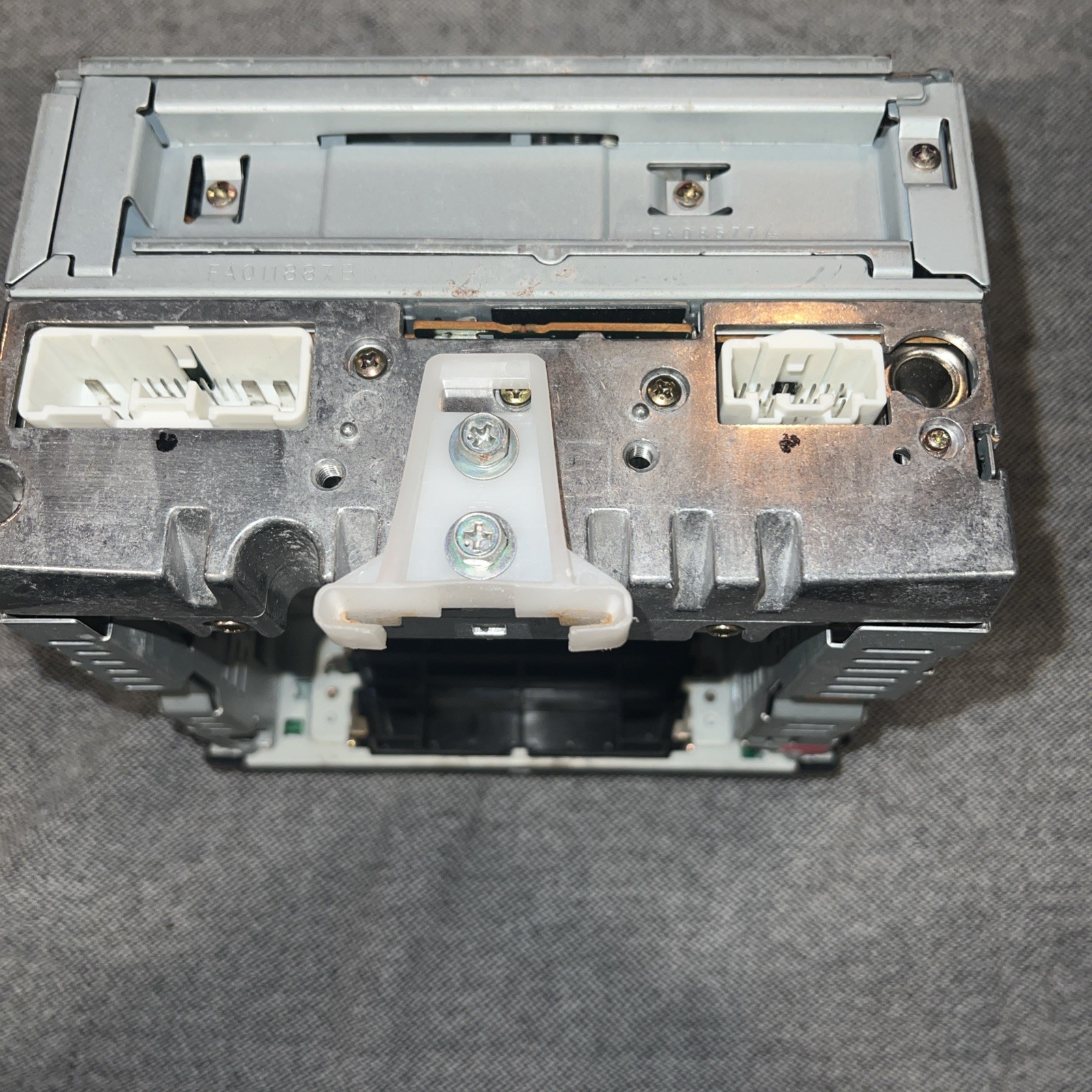 2006 Mazda Tribute AM FM Radio CD Player