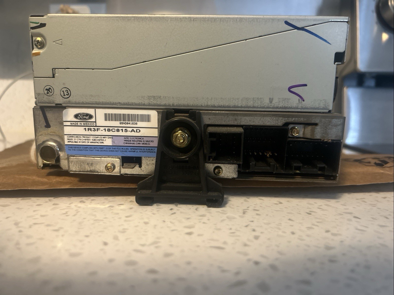 01-04 FORD MUSTANG MACH 460 6 DISC STEREO RADIO RECIEVER PLAYER