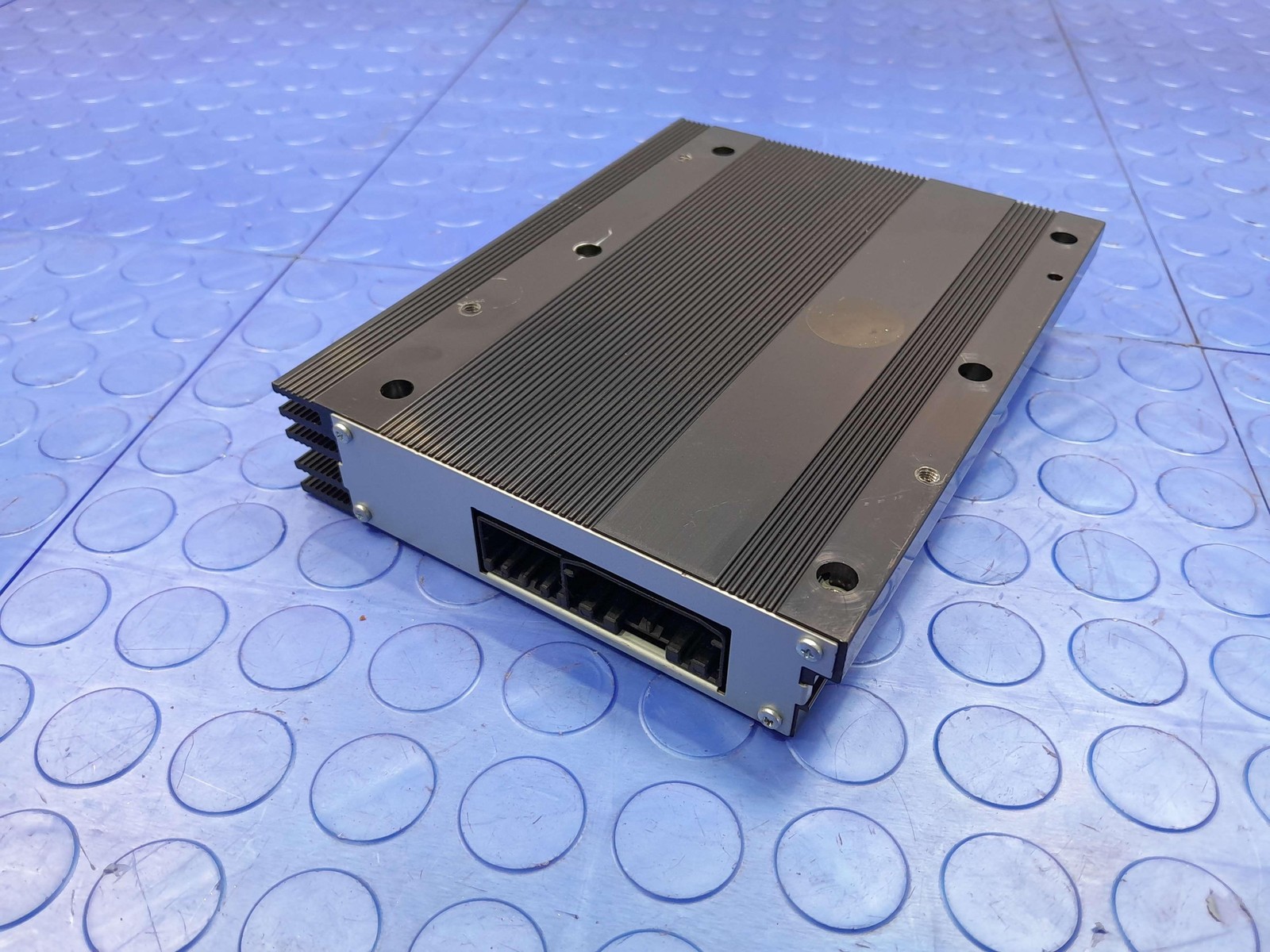 15-16 Dodge Charger Challenger 276 Watt Radio Audio Amplifier OEM 68222467AF