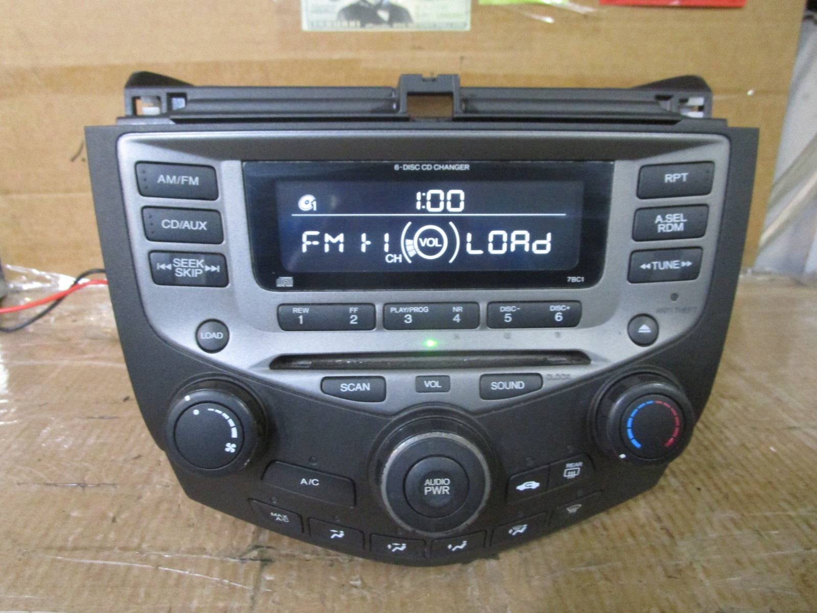 03-07 Honda Accord Radio Stereo 6 Disc CD Player Receiver 39175sdaa120 W/CODE
