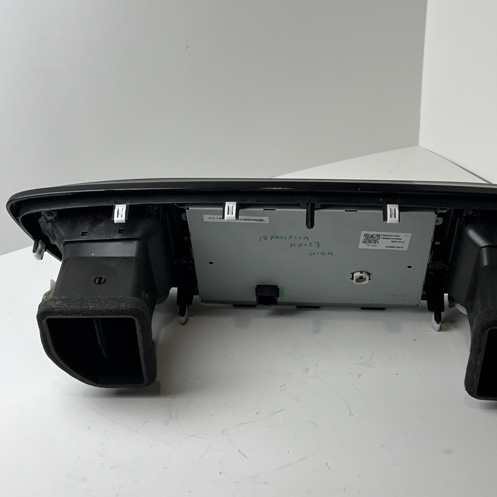 68316174AC 2018 CHRYSLER PACIFICA DISPLAY SCREEN RADIO RECIEVER OEM