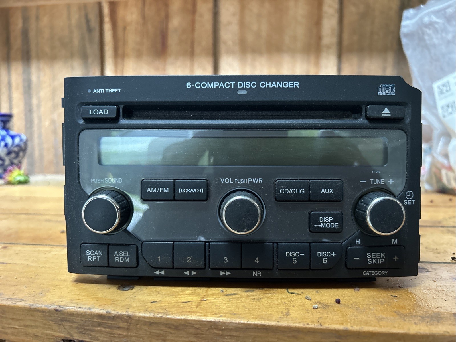 6 CD Changer And Stereo From 2006 Honda Pilot