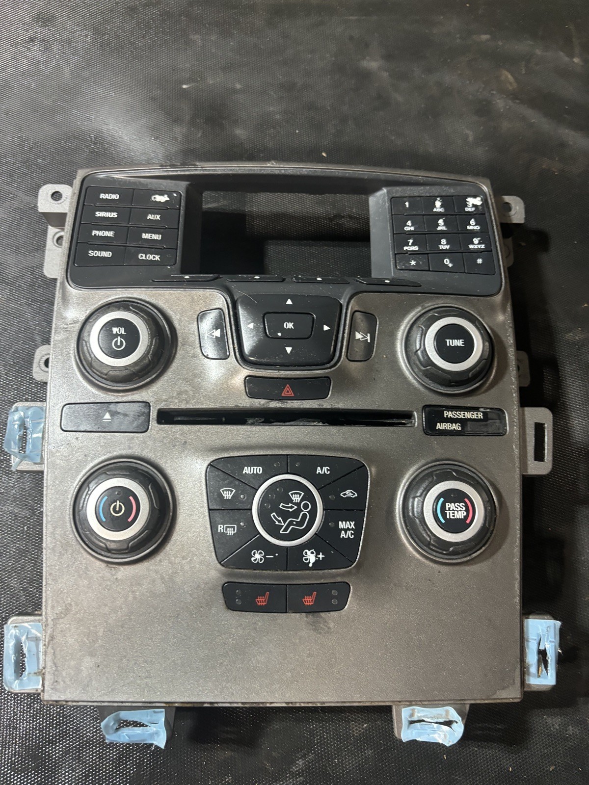 2013 Ford Edge AM FM RADIO Faceplate OEM DT4T18A802EA FOR PARTS NOT WORKING