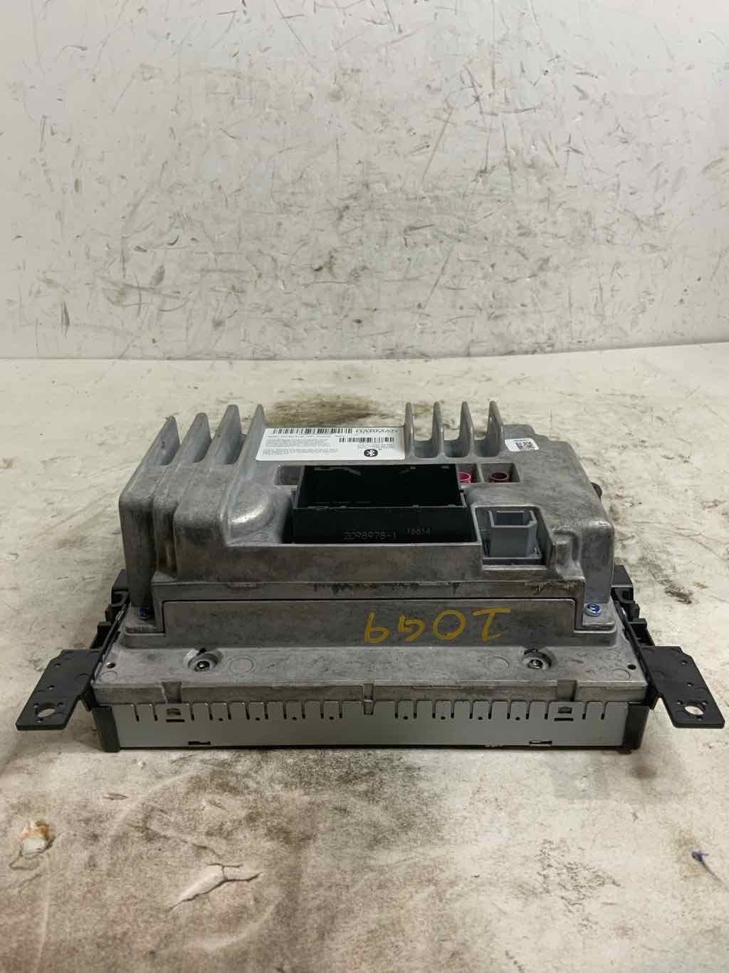 2015 Chrysler 200C Audio & Visual Equip Radio 68190260AF 8.4″ Display Navigatio