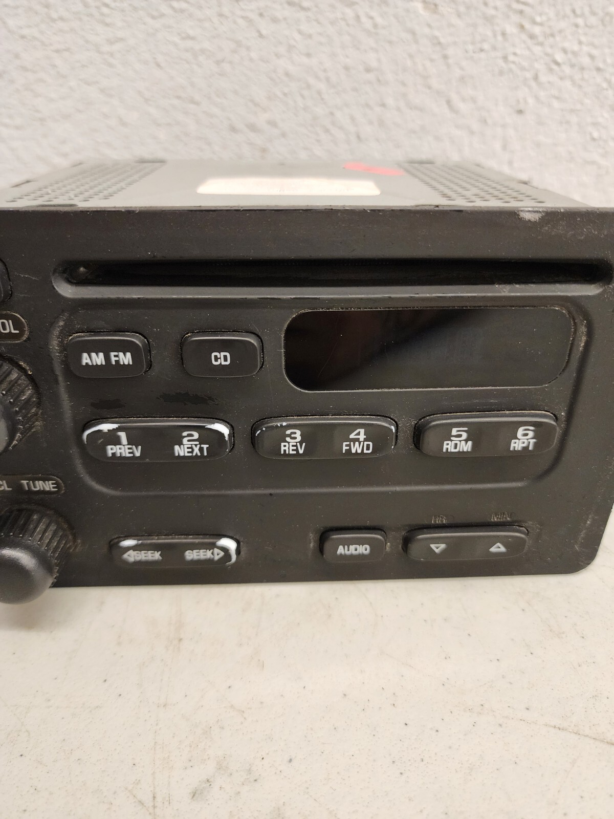 Stereo Radio AM FM CD Player 10315119 Fits 03-05 CHEVROLET CAVALIER B210-107353