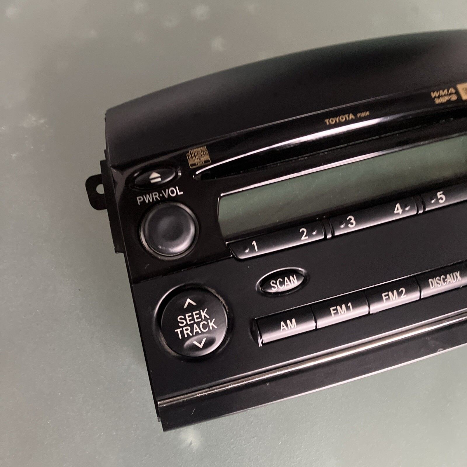 Toyota Sienna 2004-2010 P1804 RADIO FACIAL AM-FM STEREO CD MP3 WMA PLAYER 86120