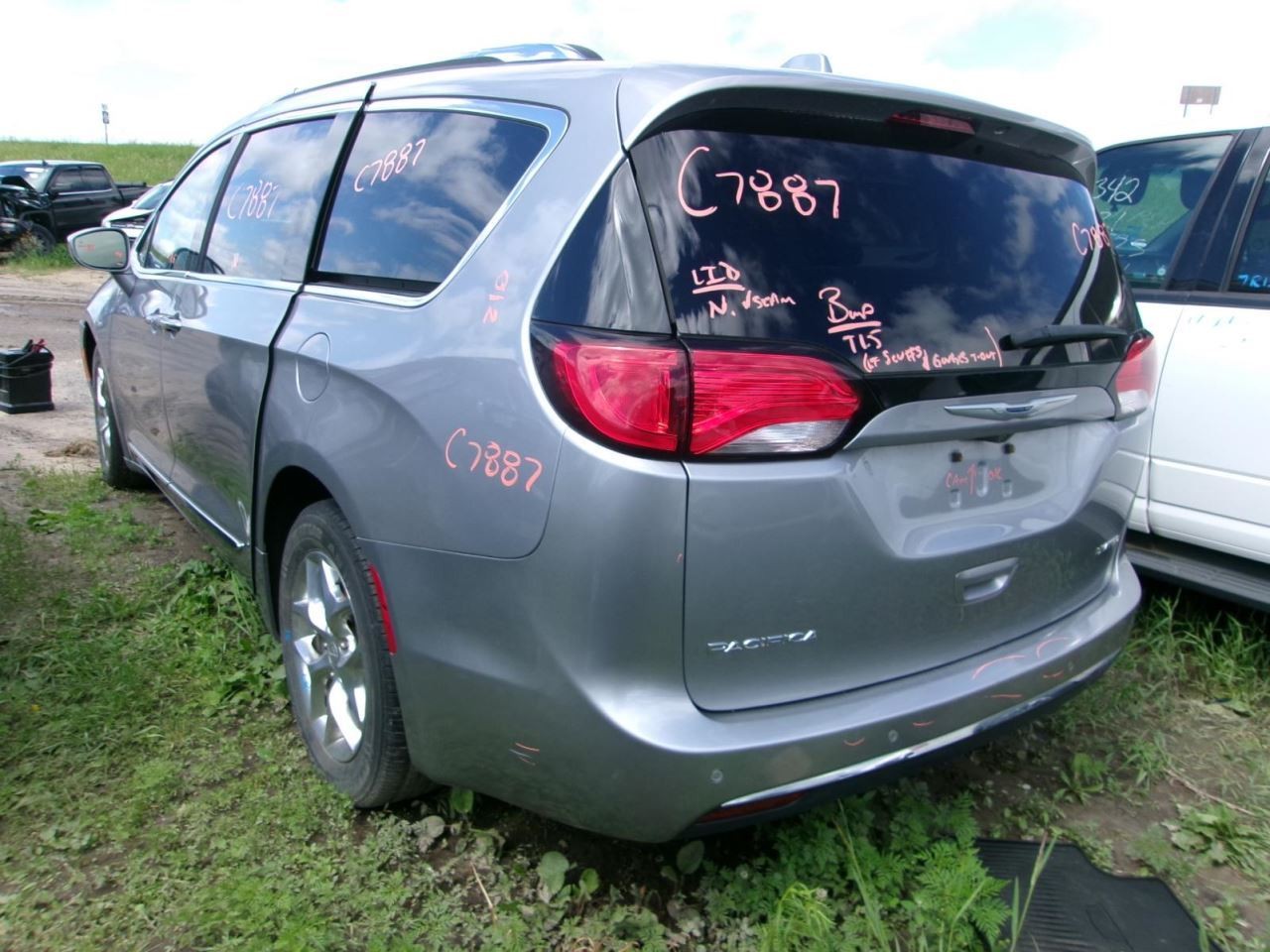 Info-GPS-TV Screen Display Front Dash ID 68316174 Fits 18-20 PACIFICA 2281553