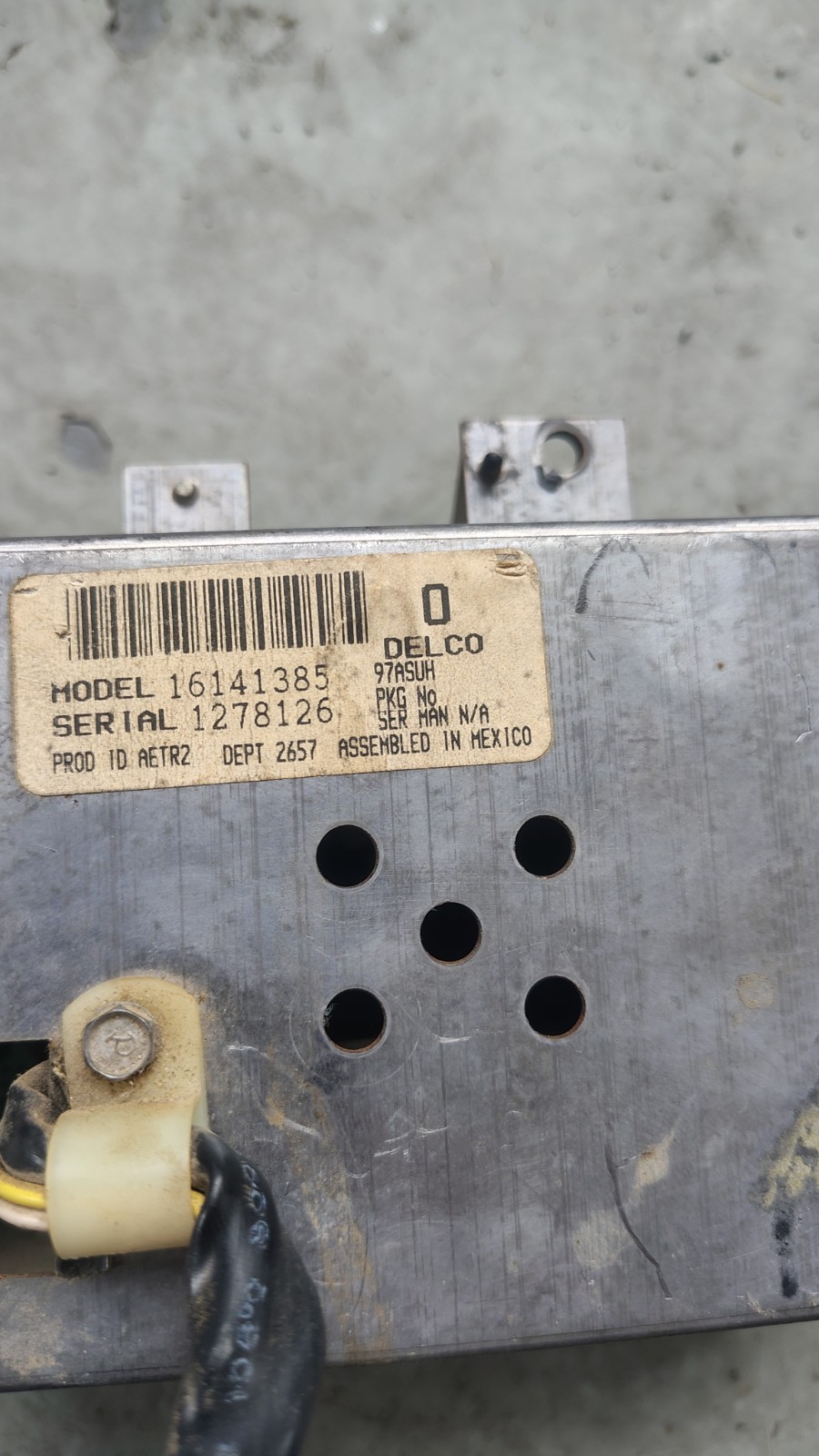 1988-1994 Chevy GMC Silverado Sierra Suburban Am/FM Radio Head Unit 16141385