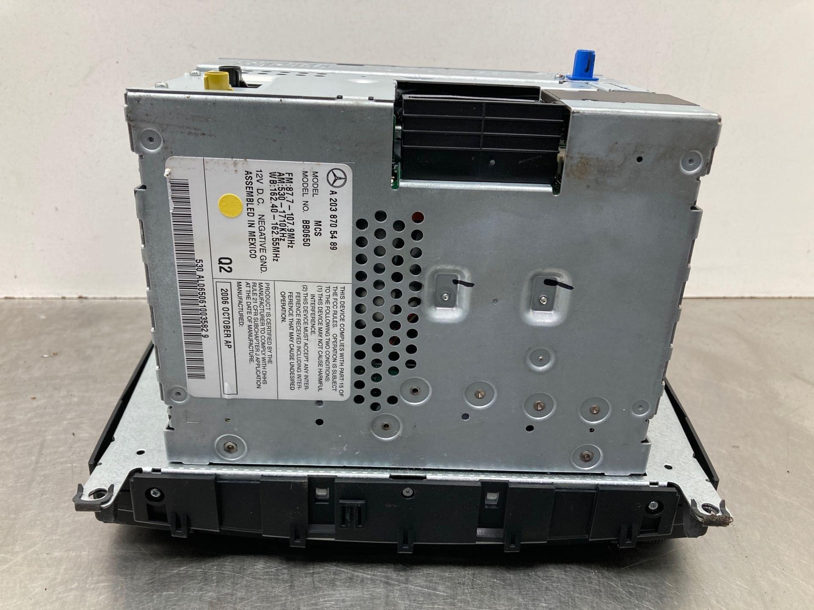 2007 MERCEDES C280 OEM AM/FM RADIO RECEIVER CD PLAYER NAVIGATION UNIT 2038705489
