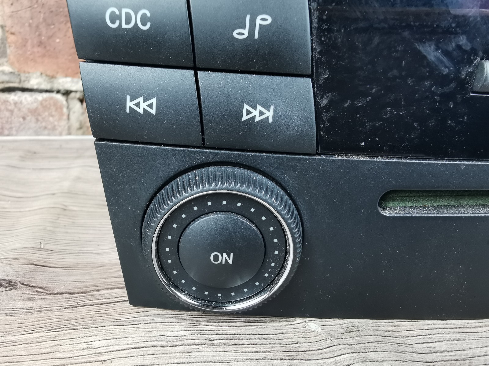 2003 MERCEDES BENZ E CLASS RADIO CD PLAYER HEAD UNIT A2118209889 NO CODE