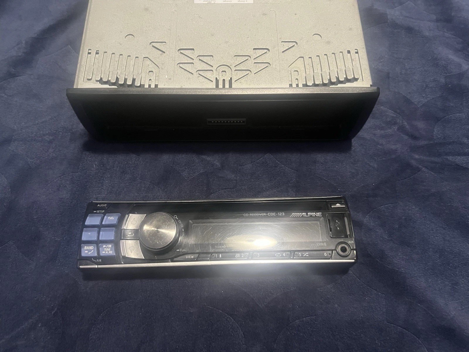 ⭐️Pre-Owned, TESTED⭐️ Alpine CD/ USB/AUX/AM/ FM Stereo-(CDE-123)