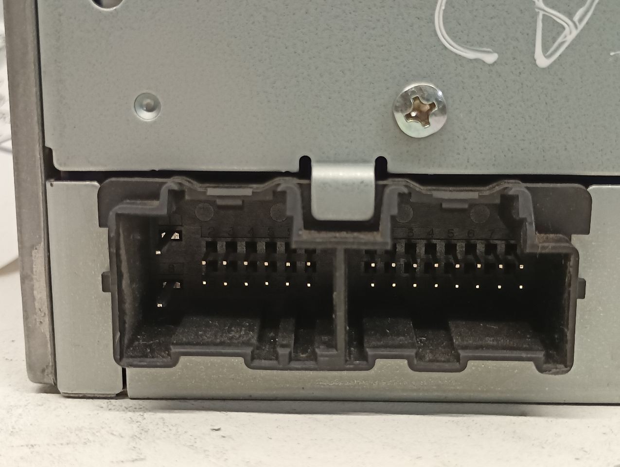 GM 25827118 AM FM Radio CD MP3 Player from 2008 GMC Acadia 10289856