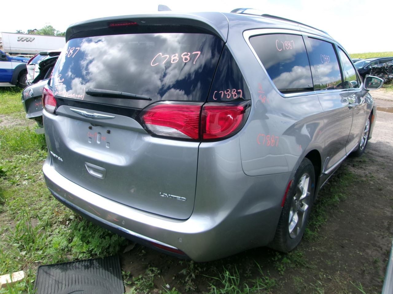 Info-GPS-TV Screen Display Front Dash ID 68316174 Fits 18-20 PACIFICA 2281553