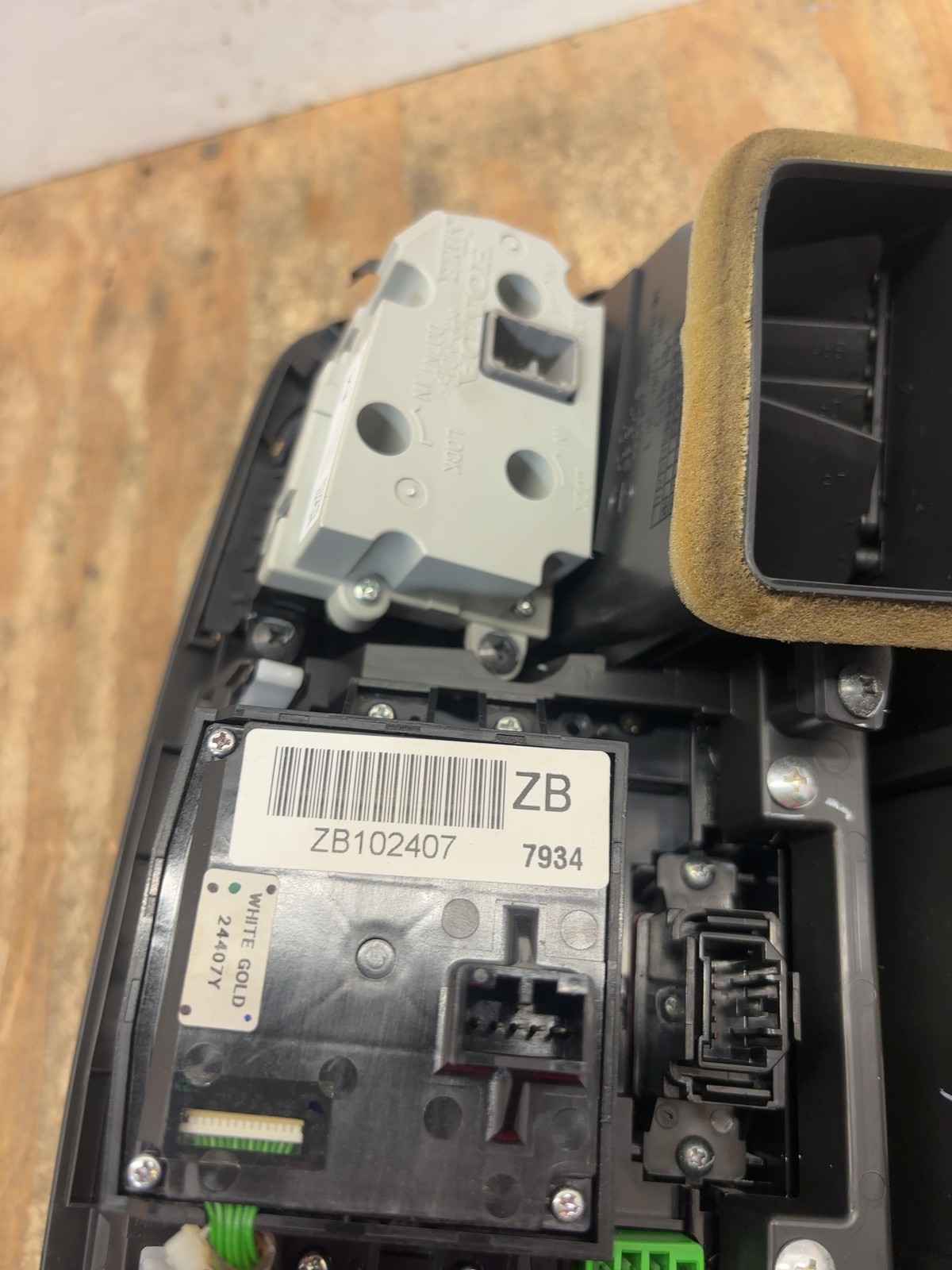 08 09 ACURA RDX Audio & Visual Equipment (radio) Control – CHECK ID FOR DETAILS