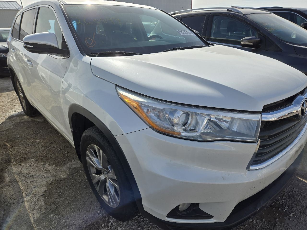 2016 Toyota HIGHLANDER Radio Display And Receiver ID P11264 on Radio Face