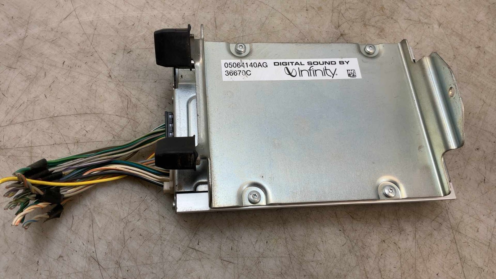 Jeep Wrangler JK OEM Infinity Premium Amp Amplifier 05064140AG 2007-2010 173858