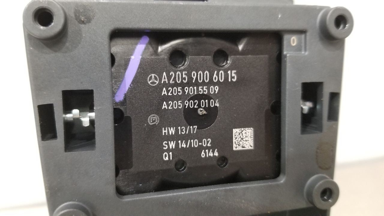 17 MERCEDES BENZ AMG GT-S C190 CONSOLE MOUNTED RADIO CONTROLLER 2059006015