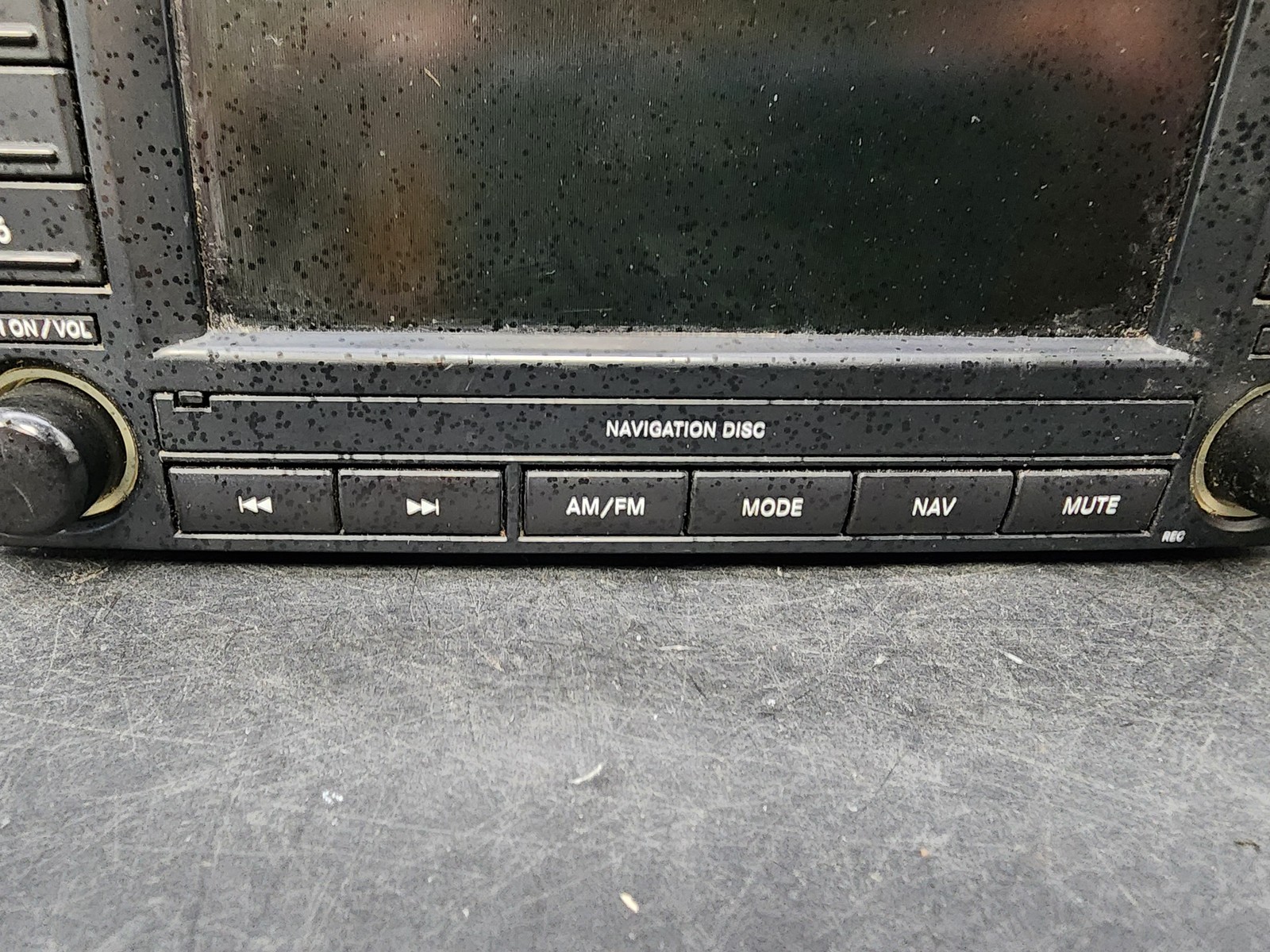 OEM 05 Jeep Dodge Chrysler REC MP3 6-CD AM FM NAV Radio P56038646AL Used