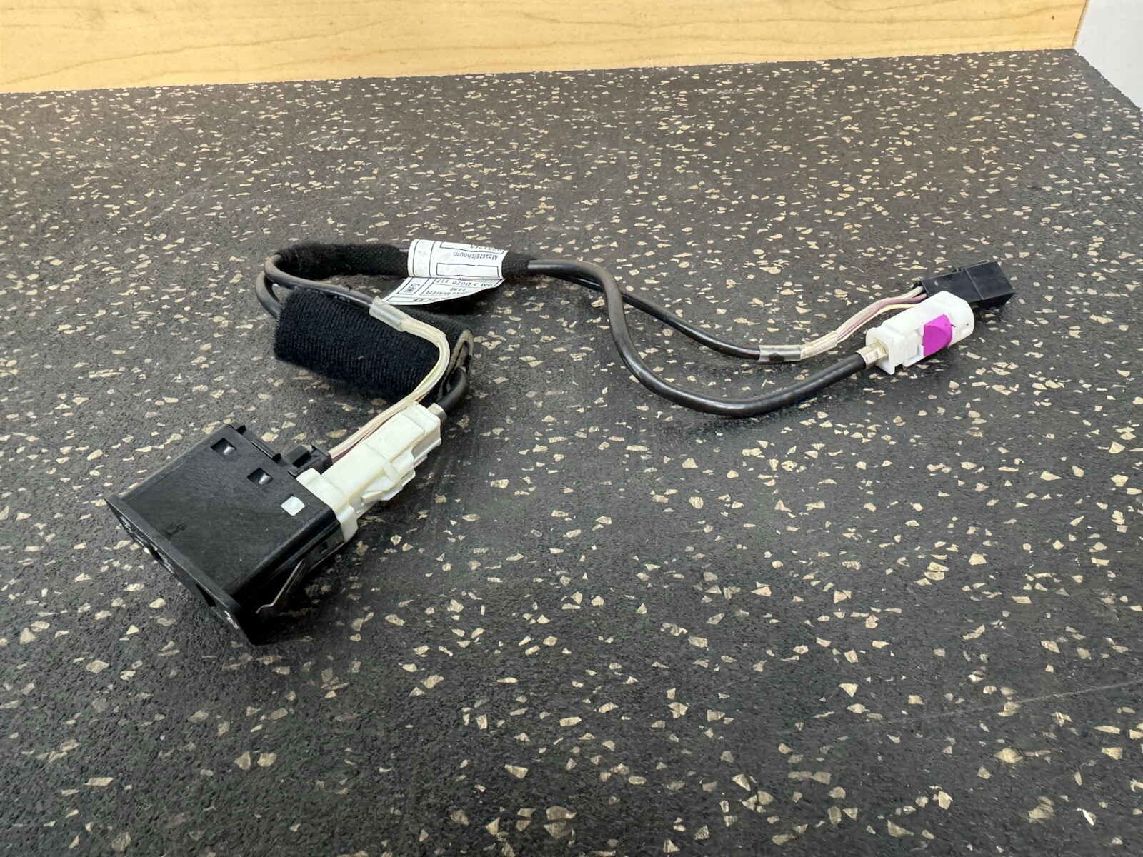 09–13 BMW E90 E92 E93 328i 335i 335xi M3 RADIO USB AUX JACK PORT CABLE CIC OEM