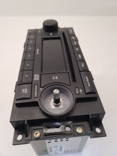 06 07 JEEP COMMANDER AM FM CD Player Radio Receiver OEM ID REF