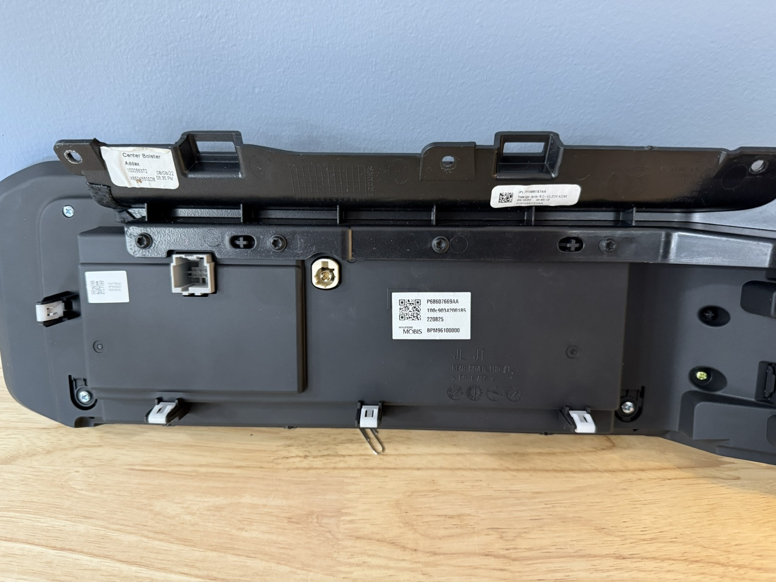 2024 Jeep Wrangler Big Touch Screen Radio Oem P68607669AA 12.3″ Radio Display